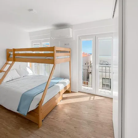Sea View Apartment, Steps From The Beach, Apartman *