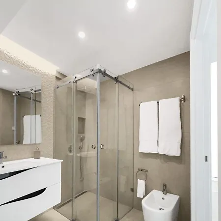 Apartmán Sea View Apartment, Steps From The Beach,
