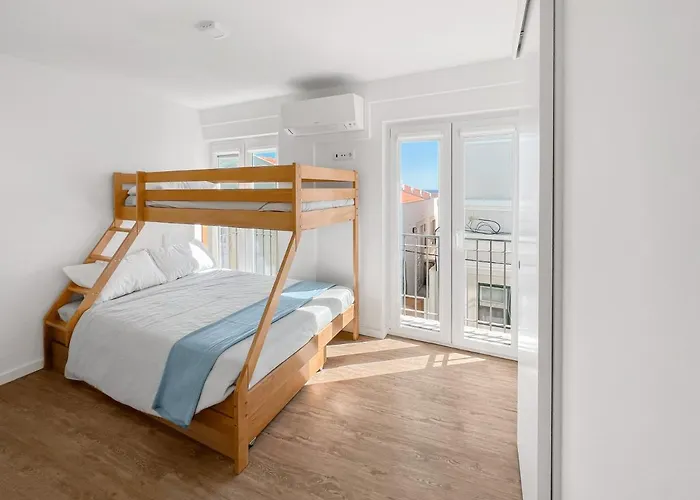 Sea View Apartment, Steps From The Beach, Apartman *