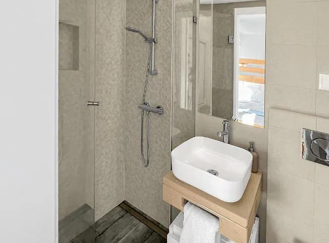 Διαμέρισμα Sea View Apartment, Steps From The Beach, Σεσίμπρα